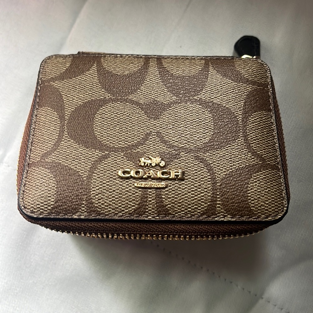 Coach signature zipper box